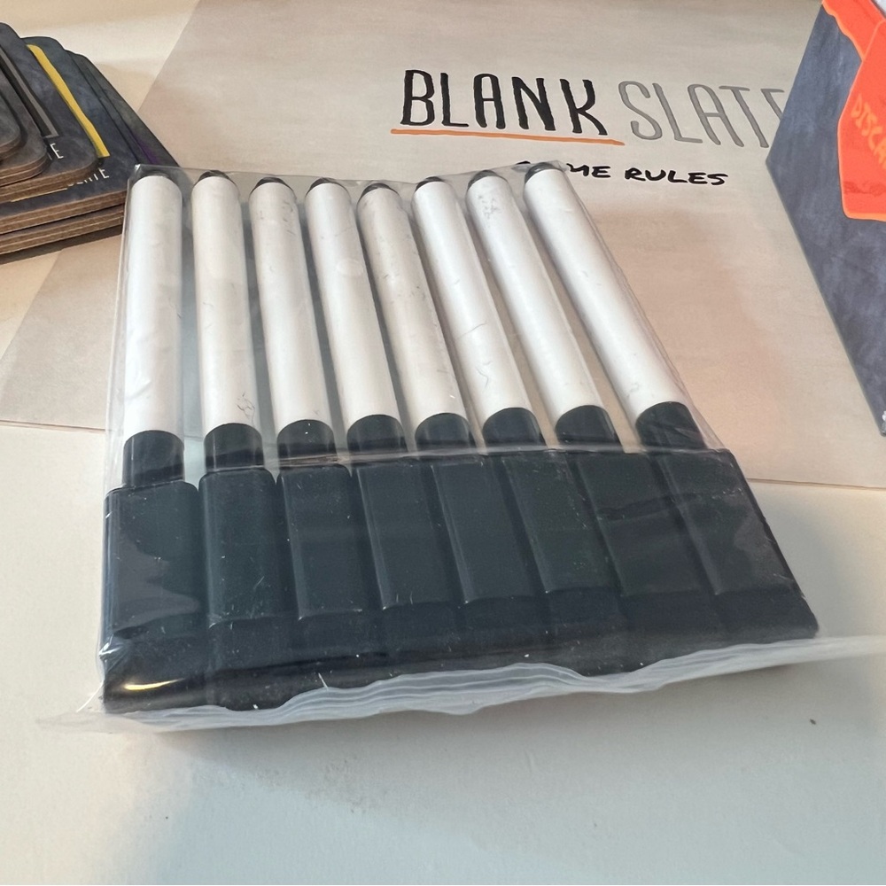 Blank Slate USAopoly Board Game Fun Family-Friendly Word Association. Ages 8+. - Picture 8 of 11